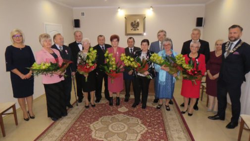 Nowy Dwór Maz.: Odznaczeni medalami za długoletnie pożycie małzeńskie