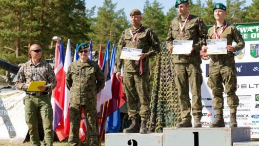 Żołnierz 64. Batalionu Lekkiej Piechoty w Pomiechówku wygrał zawody strzeleckie