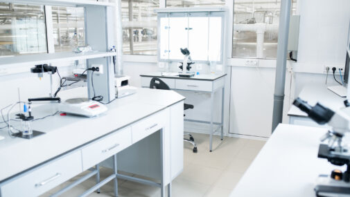 Odkryj nowoczesne i funkcjonalne meble laboratoryjne dla profesjonalistów
